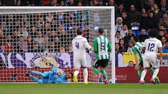 MADRID, SPAIN - MARCH 12: Keylor Navas of Real Madrid lets the ball slip through his hands for Real Betis to score their 1st goal during the La Liga match between Real Madrid CF and Real Betis Balompie at Estadio Santiago Bernabeu on March 12, 2017 in Madrid, Spain.  (Photo by Denis Doyle/Getty Images)