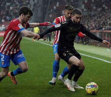 A pesar de ser lateral, Guille Rosas fue un extremo; (y en ocasiones delantero), más del Sporting. De hecho, participó en el gol de los rojiblancos, que a la postre fue el tanto que decidió el partido, en una preciosa jugada combinativa, con la asistencia del mismo.