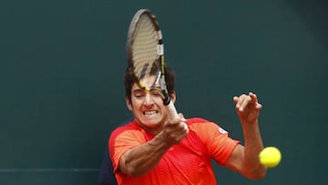 Christian Garin no pudo ante Denis Shapovalov en el cuarto punto de la serie ante Canad&aacute; de Copa Davis. 