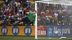 Germany&#039;s goalkeeper Manuel Neuer fails to save a shot by England&#039;s Frank Lampard during a 2010 World Cup second round soccer match at Free State stadium in Bloemfontein June 27, 2010. Lampard&#039;s shot, which resulted in a goal, was later rul