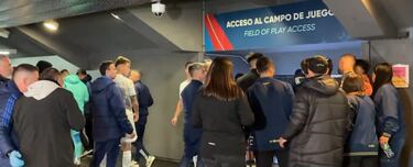 El fuerte encontrón de Zaldivia con un jugador de Everton en camarines: debieron separarlos