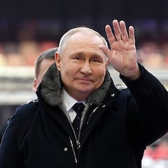 Putin se da un baño de masas ante 200.000 personas