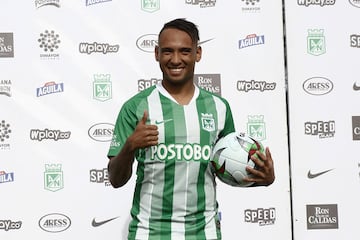 Atlético Nacional presentó al volante Jarlan Barrera en su sede deportiva de Guarne. El jugador es el tercer refuerzo del club y se une a los trabajos con Juan Carlos Osorio nuevo estratega del equipo 'verdolaga'. 