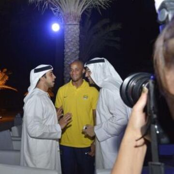 Sheik Mansour Bin Al-Nahyan con Fernandinho.