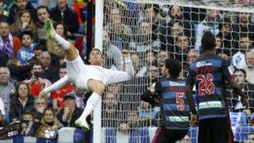 La última vez que jugó en Liga en casa protagonizó esta acrobática chilena a la que Roberto respondió con un paradón.