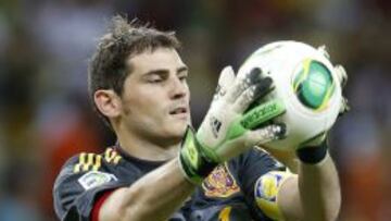 Casillas, durante el partido frente a Italia.