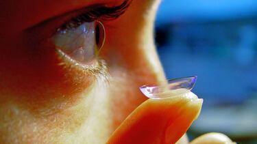 Lentillas que se oscurecen con la luz, adiós a las gafas de sol