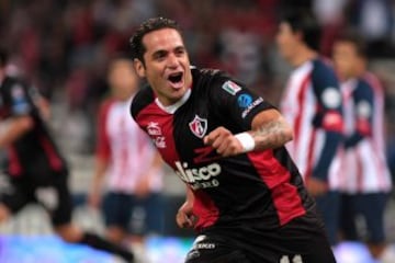 Daniel Osorno, debutó con Atlas en 1996, poco a poco se convirtió en uno de las piezas claves de los rojinegros, con los que llegó a marcar 75 tantos siendo el tercer goleador histórico de los Zorros.