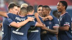 Draxler, el primero por la izquierda, celebra con Mbapp&eacute;, Icardi, Achraf, Wijnaldum y Diallo un gol del PSG en la Ligue 1.