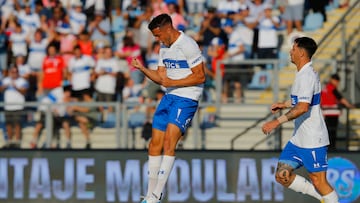 Futbol, Universidad Catolica vs Cobresal.
Fecha 4, campeonato Nacional 2023.
El jugador de Universidad Catolica Franco Di Santo, derecha, celebra su gol contra Cobresal durante el partido de primera division disputado en el estadio El Teniente en Rancagua, Chile.
12/02/2023
Jonnathan Oyarzun/Photosport
Football, Universidad Catolica vs Cobresal.
4nd turn, 2023 National Championship.
Universidad Catolica's player Franco Di Santo, right, celebrates his goal against Cobresal during the first division match at the El Teniente stadium in Rancagua, Chile.
12/02/2023
Jonnathan Oyarzun/Photosport
