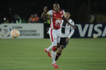 Imágenes del partido entre Santa Fe y Colo Colo correspondiente a la segunda fecha de la Copa Libertadores.