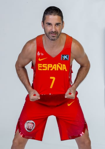 Spain's international basketball team kicks off with official photos