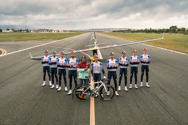 Lo nunca visto: el Red Bull Bora hace despegar un avión en Mallorca