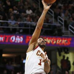 Los Cavs salvan los muebles con siete triples de JR y un gran Rose