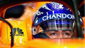 MELBOURNE, AUSTRALIA - MARCH 24: Fernando Alonso of Spain and McLaren F1 prepares to drive in the garage during final practice for the Australian Formula One Grand Prix at Albert Park on March 24, 2018 in Melbourne, Australia. (Photo by Mark Thompson/Getty Images)