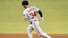 Bryce Harper corriendo tras anotar un home run con los Washington Nationals. 