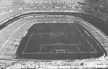 Estadio de fútbol situado en Ciudad de México. Su apertura data del 29 de mayo 1966 y ha sufrido hasta siete remodelaciones. La última en 2020. El América y la Selección de fútbol de México juegan como locales en estas instalaciones. Ha sido sede de finales de Copa del Mundo, Libertadores y Copa de Oro.