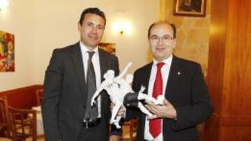 Uno a Turín, otro de vacaciones