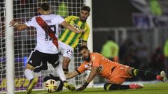 ¿Fue offside? El gol de Borré que abrió el partido para River