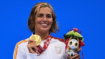 Michelle Alonso posa con su oro en los Juegos de Tokio.