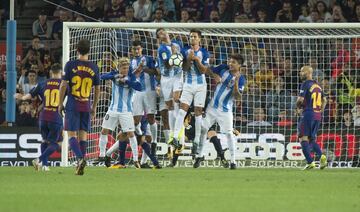 Lanzamiento de falta de Messi.