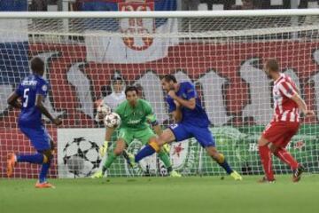 Pajtim Kasami ya sacó el remate para el 1-0 de su equipo.
