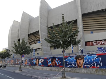 En los alrededores del Parque de los Príncipes hay un paseo de las leyendas del club de París donde se encuentran jugadores como Zlatan Ibrahimović o George Weah.