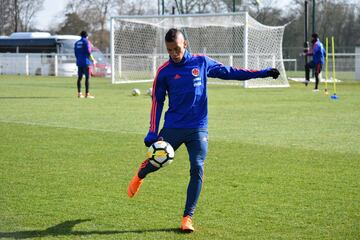 Se realizaron trabajos tácticos en defensa y ataque. Más adelante, tras una corta charla de Lorenzo y Pékerman, el grupo completo hizo fútbol en espacio reducido en el que el foco fue la toma de decisiones.