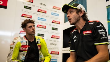 Rossi con Fabio Di Giannantonio en el box del VR46 de MotoGP.