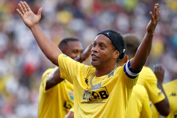 Las imágenes del partido benéfico entre amigos de Ronaldinho y de Roberto Carlos