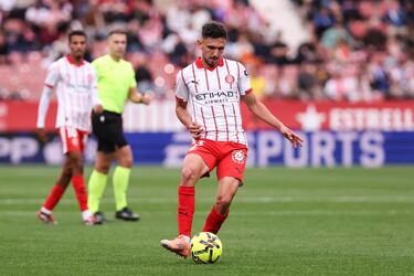 Sin duda su buen partido en la medular le permitió al Girona cuajar uno de los mejores partidos de la temporada. Siempre con criterio, si mantiene este nivel le va a dar mucho al equipo.