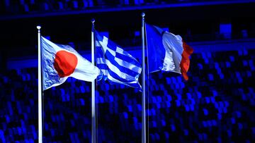 Serán hasta 4 mil horas de transmisión en la justa veraniega
<br><br>
(I-D) Bandera Japon, Bandera de Grecia y Bandera de Francia nueva sede de Paris 2024 durante la Ceremonia de Clausura de los XXXII Juegos Olimpicos de Tokio 2020, en el Estadio Olimpico de Tokio, el 8 de agosto de 2021.