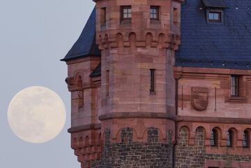 April's pink supermoon in glorious pictures