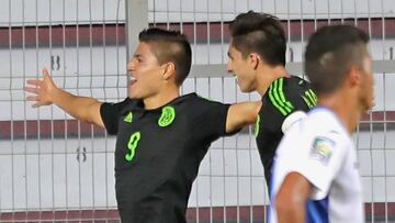 El ariete mexicano anotó su quinto gol del campeonato, con el que vencieron por la mínima a Honduras en el Grupo A.
