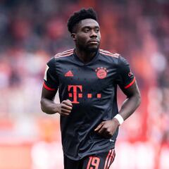 El error histórico del Barcelona con Alphonso Davies