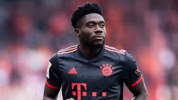 BERLIN, GERMANY - SEPTEMBER 03: Alphonso Davies of FC Bayern Muenchen in action during the Bundesliga match between 1. FC Union Berlin and FC Bayern München at Stadion an der alten Försterei on September 03, 2022 in Berlin, Germany. (Photo by Boris Streubel/Getty Images)