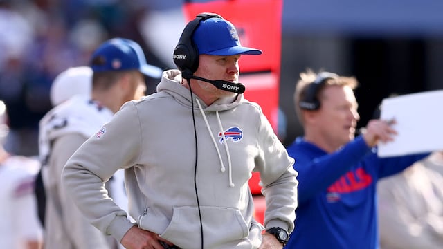 He led the Buffalo Bills to the playoffs again, before being controversially defeated in the Divisional Round.