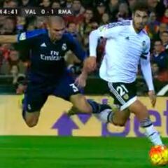 Un penalti a Bale no pitado acabó en el de Pepe a Gomes