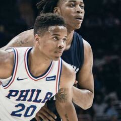 Simmons (6) y Fultz (4) chocan contra una pared en su debut