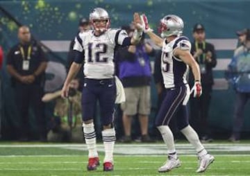 Tom Brady cogió el guante y llevó a su equipo a la red zone.