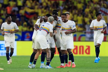 La Selección se impuso categóricamente 4-0 sobre Chile en el Metropolitano de Barranquilla. Triunfo en casa para la Tricolor gracias a los goles de Davinson Sánchez, Luis Díaz, Jhon Durán y Luis Sinisterra.
