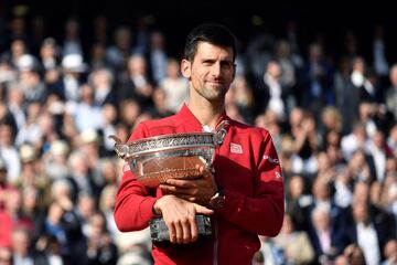 Novak Djokovic ganó en la edición de 2016 su primer Roland Garros. Se impuso a Andy Murrary por 3-6, 6-1, 6-2, 6-4.