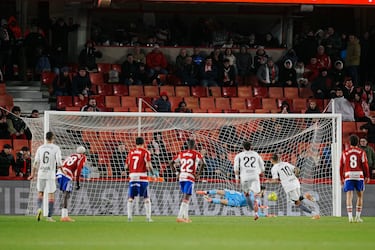 Aprobados y suspensos del Granada: Astralaga salva un triste punto