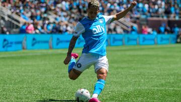 CHARLOTTE, NC - APRIL 10:  Jordy Alcívar (8) of Charlotte FC attempts a goal during a soccer match between the Charlotte FC and the Atlanta United on April 10, 2022 at Bank of America Stadium in Charlotte, NC.  (Photo by David Jensen/Icon Sportswire via Getty Images)