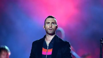 Adam Levine durante la presentaci&oacute;n del show del medio tiempo en el Super Bowl LIII