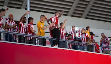 El Atleti recibió la copa de campeón de LaLiga 2020-21