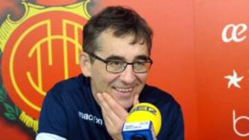 Fernando Vázquez, entrenador del Mallorca, durante la entrevista