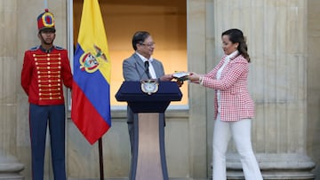 Colombian President Gustavo Petro hands over the project document for the health reform to the Colombian Minister of Health Carolina Corcho after a symbolic act at the Casa de Narino in Bogota, Colombia February 13, 2023. REUTERS/Luisa Gonzalez