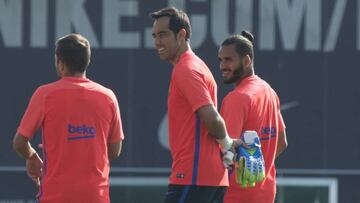 Bravo no entrena en Barcelona y se despide de sus compañeros