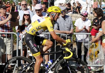 Elia Viviani del Deceuninck-Quick Step ganó la cuarta etapa del Tour de Francia 2019, mientras que su compañero Julian Alaphilippe se mantiene como líder de la clasificación general. Egan Bernal se mantiene como el mejor colombiano en la sexta casilla.